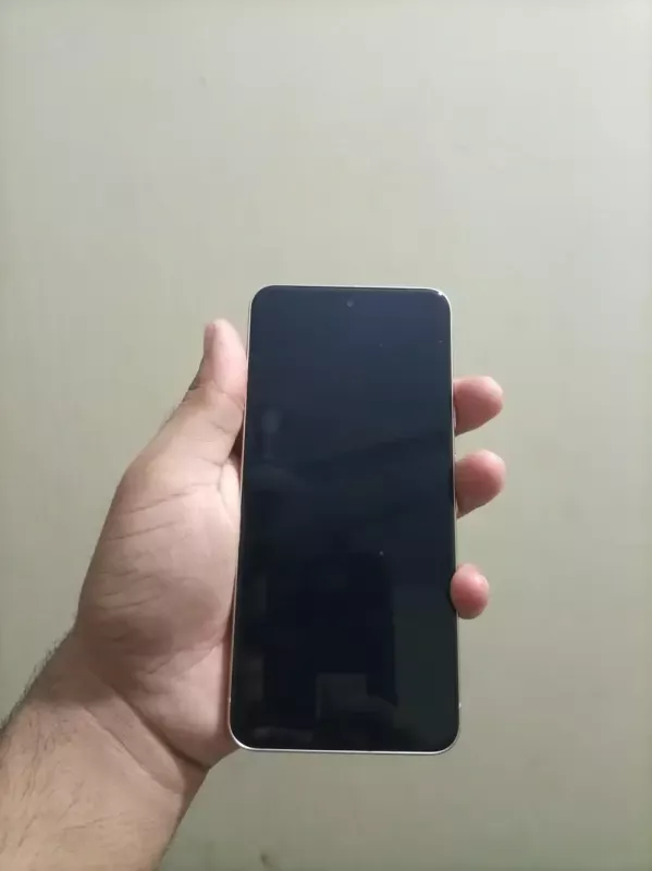 Google Pixel 8(Charger included) used mobile for sale