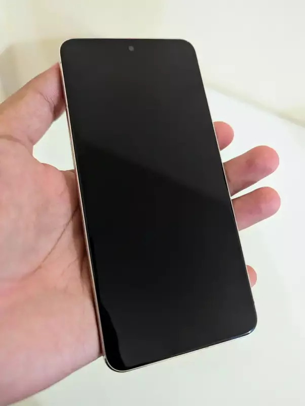 Google Pixel 8 Pro Gold Color Flagship-iphone 16 PTA used mobile for sale